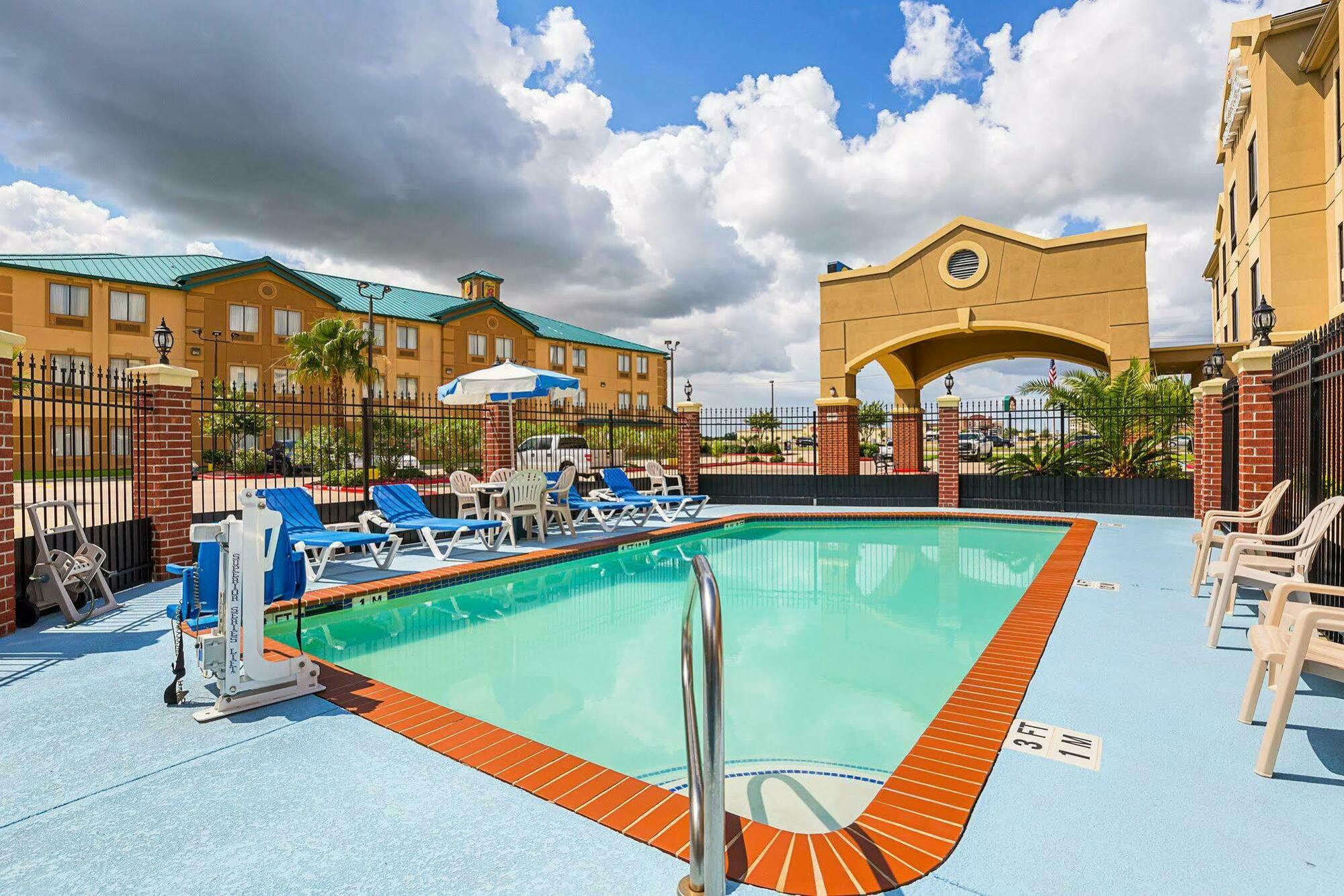 Comfort Inn & Suites Port Arthur-Port Neches מראה חיצוני תמונה